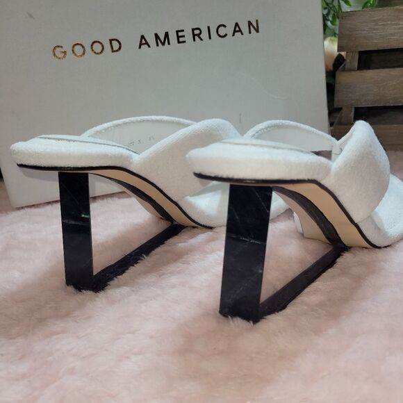 Good American Wedge White Terry Sandals - Picture 2 of 13